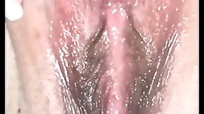 Latina nail-brush un hermoso coño mojado obtiene su primera fantasía de purl