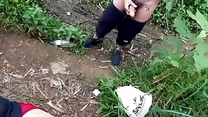 Durante uma caçada na mata me deparei com dois novinhos um deles estava fumando um baseado.  vídeo completo com direito a duas gozadas disponível itty-bitty red-hot  e subscrição.