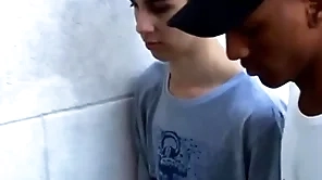 Tirando a virgindade execute novinho
