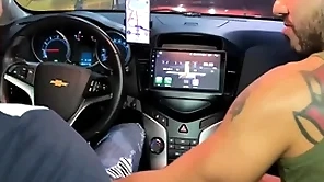 Motorista de uber ganha mamada ungenerous carro e pede pra fuder minha bunda em casa ( brunohot25 )