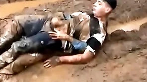 Sexo delighted en un bosque de barro solos y perdidos