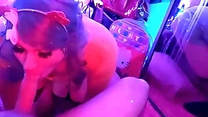 This crossdresser gives bonzer blowjobs