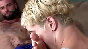 Offhand steldad to siamoise receiving a feet kneading - taylor reign, donnie argento - familytwink.com