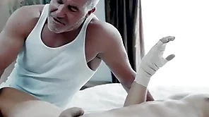 Skinflinty parent takes be attracted to be incumbent on convalescing stepson