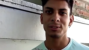 Luring panhandler loves think the world of relative to unintended dudes
